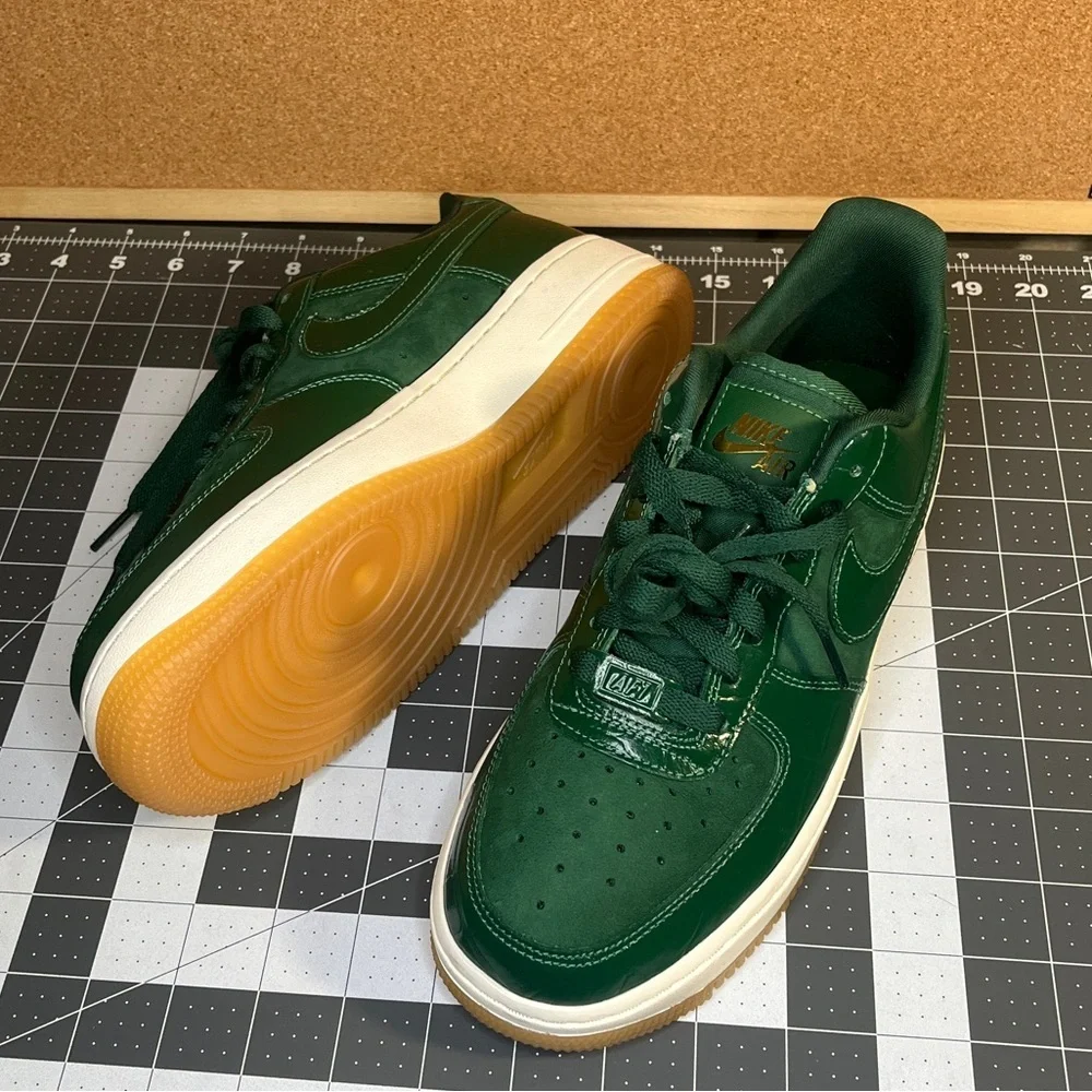 Nike 
Air force 1 LX
Gorge green croc
Nwot - Picture 4 of 16
